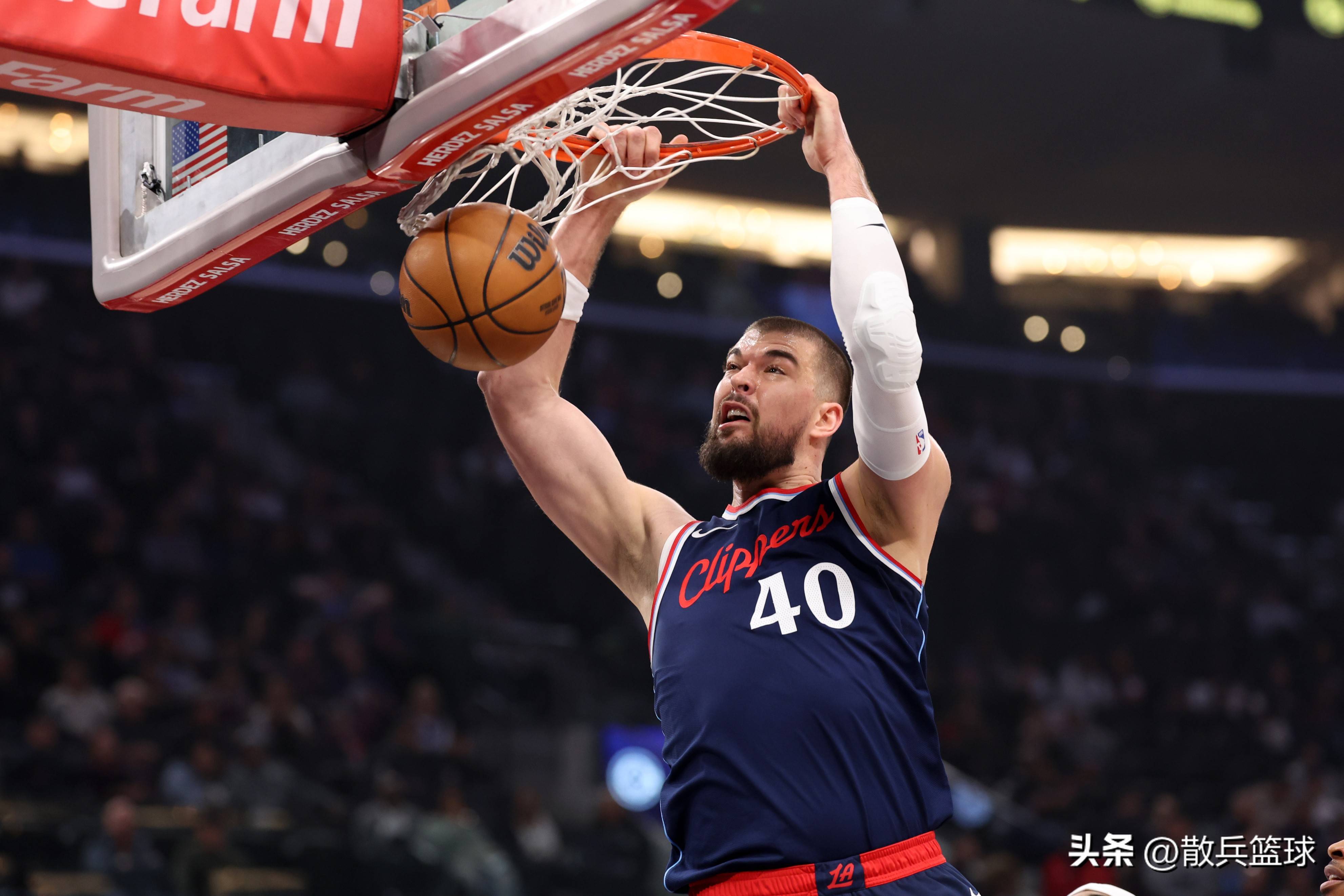 清晨NBA总决赛传出新动向，瓦伦西亚绝杀压哨，管理层表态：质疑声仍在，控场能力受关注的简单介绍