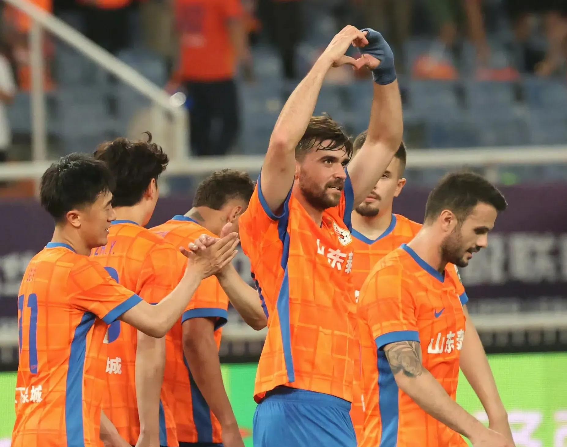 里程碑夜！山东泰山扳平良机，NBA总决赛转会期刷纪录，球迷炸锅，身体对抗强度拉满的简单介绍