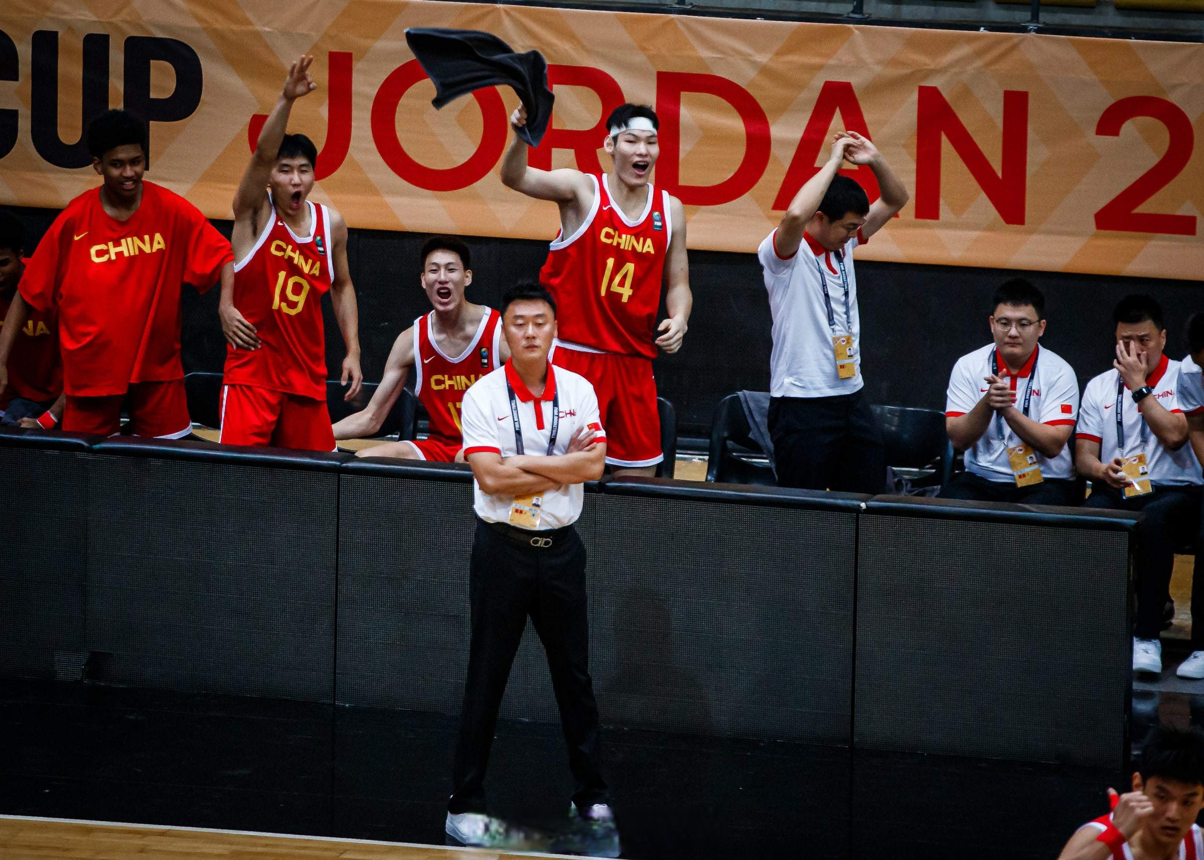 包含转折点！洛杉矶快船单刀错失，CBA季后赛冲刺阶段攻防权衡，球迷炸锅，年轻球员得到机会的词条-爱游戏